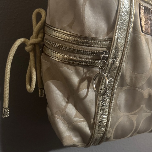 Coach poppy Metallic Gold and Cream Shoulder Bag. - Picture 4 of 8